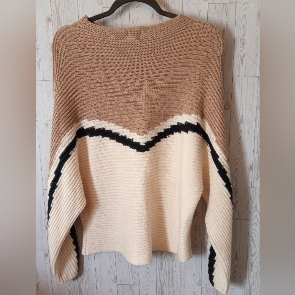 Hem & Thread Stylish Tan and Cream Chevron Pattern Sweater Women's Size M - Picture 8 of 8